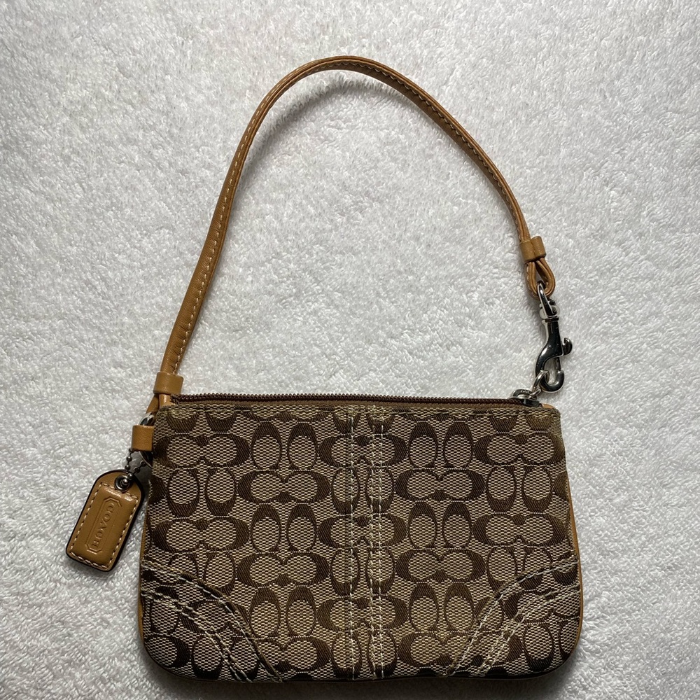 Coach to go wallet